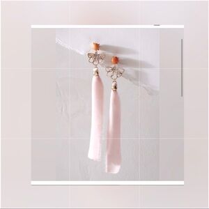 🎀NWT Free People Pink Ribbon Lulu Dangles Earrings Simply Gorgeous!✨